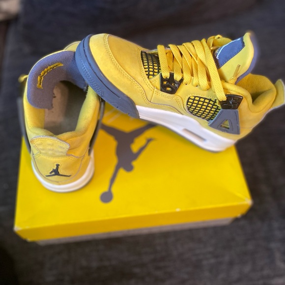 Youth size shoes - Picture 5 of 6